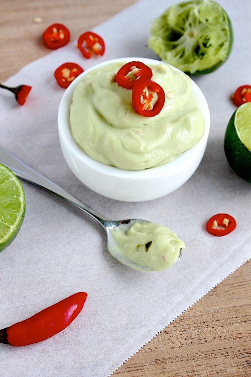 Creamy Avocado Chili & Lime Greek Yogurt Dressing - www.betterwithcake.com #MadeWithChobani