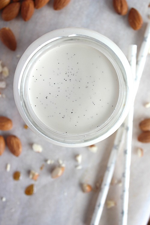Easy, DIY - Homemade Vanilla Almond Milk {Vegan, Gluten Free & Paleo Friendly} - www.betterwithcake.com