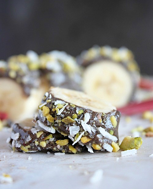 Choc Banana Superfood Snack Bites {Vegan, Gluten Free & Paleo Friendly} - www.betterwithcake.com