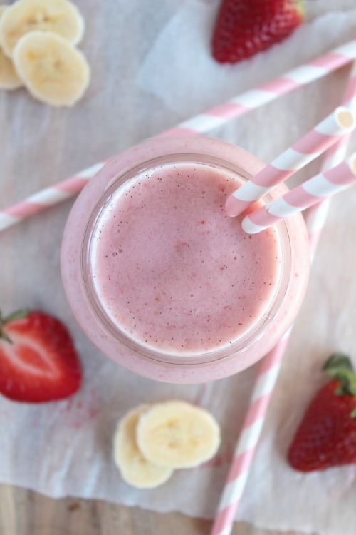 Strawberry Banana Smoothie {Dairy Free, Vegan & Paleo Friendly}