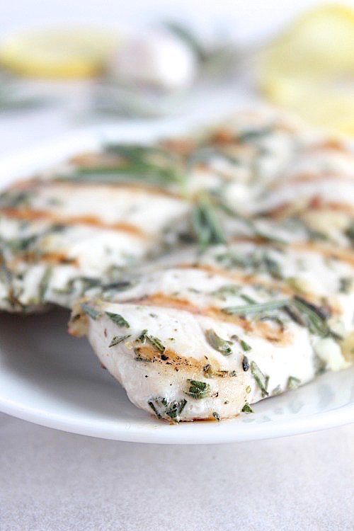 Deliciously Simple Garlic and Rosemary Chicken {Gluten Free & Paleo Friendly} - www.betterwithcake.com