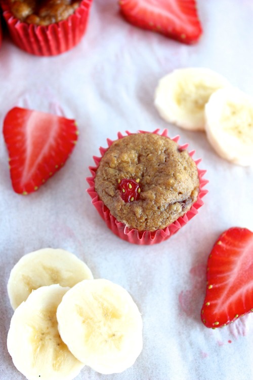 Strawberry and Banana Wholewheat Mini Muffins {Vegan}.
