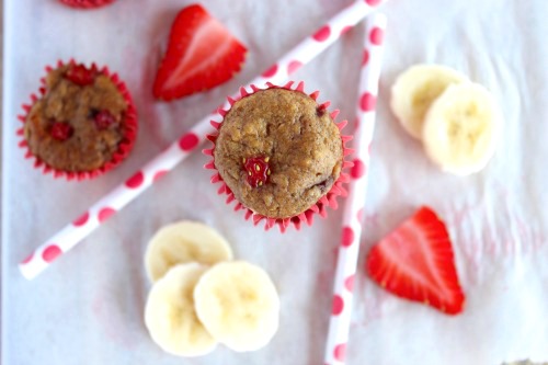 Strawberry and Banana Wholewheat Mini Muffins {Vegan}