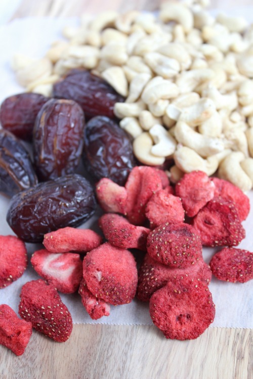 Strawberry and Cream Cashew Cookie Bites