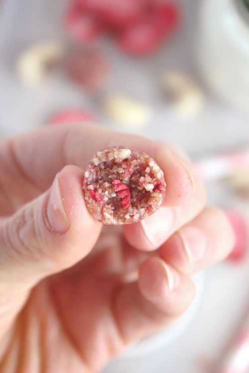 Strawberry and Cream Cashew Cookie Bites