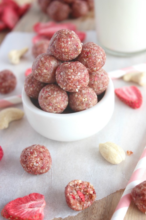 Strawberry and Cream Cashew Cookie Bites