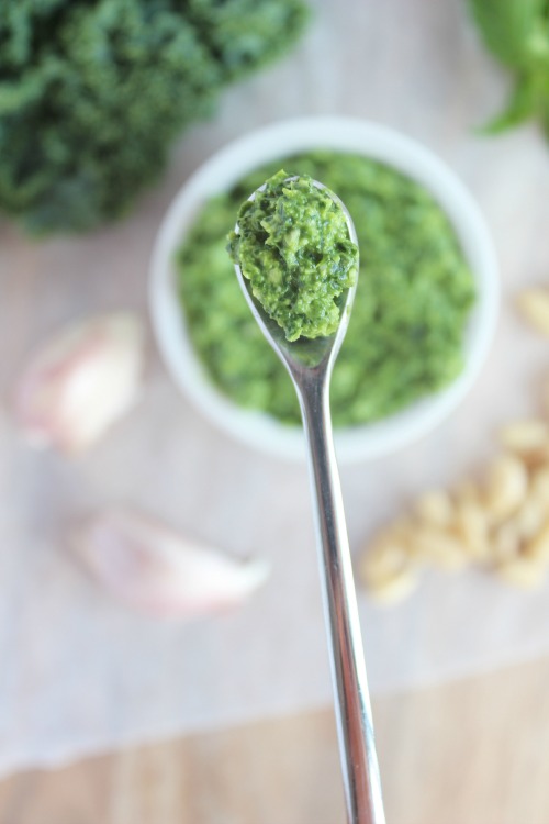 Spinach, Kale & Roasted Garlic Pesto {Vegan & Paleo friendly} 