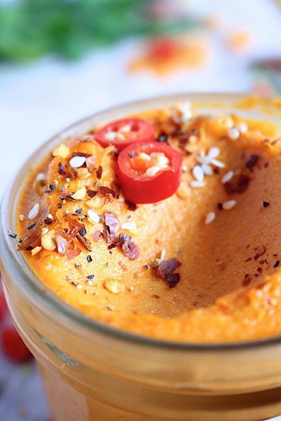 Spicy, Roasted Garlic and Char-grilled Red Pepper Cashew Cream {Vegan, Gluten Free, Dairy Free, Keto, Paleo, Whole30 Friendly} - www.betterwithcake.com