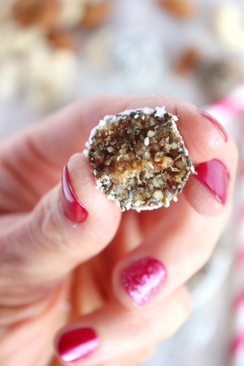 Date, Chia and Coconut Energy Bites