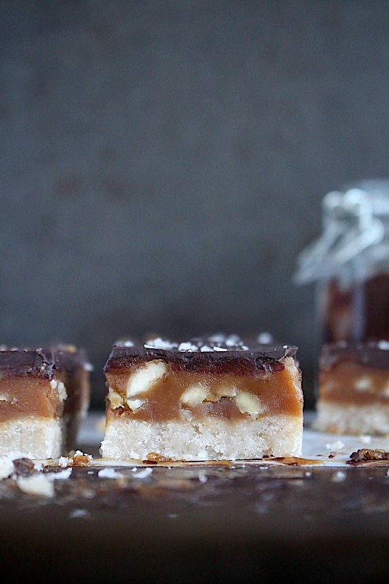 {DATE FREE} Salted Caramel Peanut Butter Bliss Bars - Gluten Free - Dairy Free - Refined Sugar Free - Low Carb - Vegan - Keto - Paleo friendly - www.betterwithcake.com
