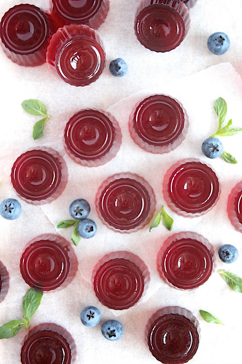 Healthy, Homemade Apple & Blueberry Gummy Snacks {Gluten Free & Paleo Friendly} - www.betterwithcake.com