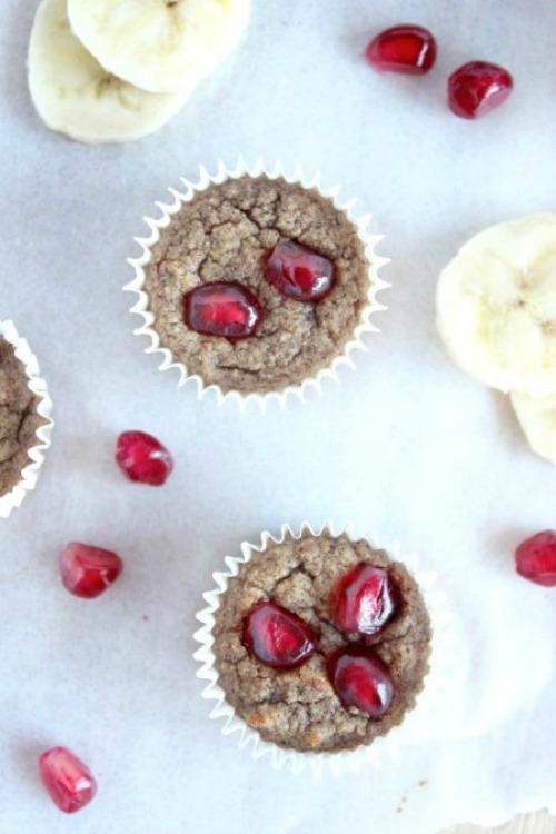 Banana & Pomegranate Mini Muffins {Low carb, grain free & Paleo friendly} - www.betterwithcake.com