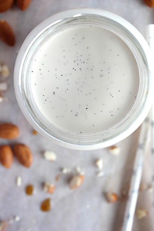 Homemade Vanilla Almond Milk {Vegan, Gluten Free & Paleo Friendly} - www.betterwithcake.com