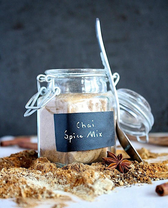 Healthy, Homemade Chai Spice Mix {Sugar-Free - Gluten Free - Dairy Free - Vegan - Keto & Paleo Friendly} - www.betterwithcake.com
