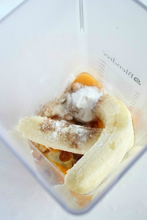 Hummingbird Muffins with Coconut Yogurt Frosting {Low Carb, Gluten Free & Paleo Friendly} - www.betterwithcake.com