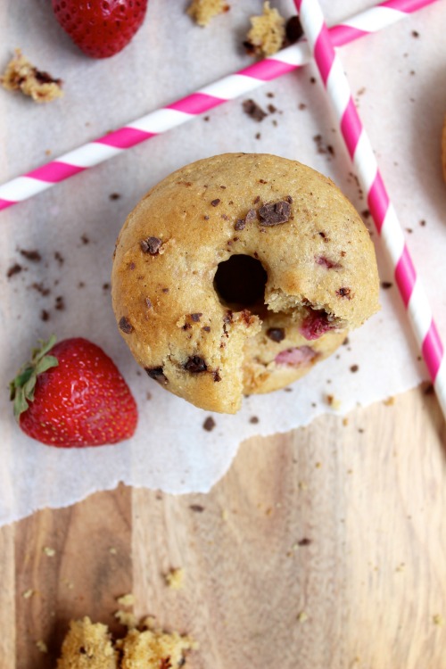 {Baked} Vanilla Spiked Strawberry Choc Chip Donuts