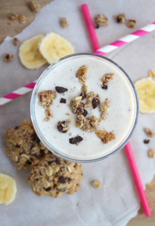 Healthy Cookies and Cream Breakfast Smoothie