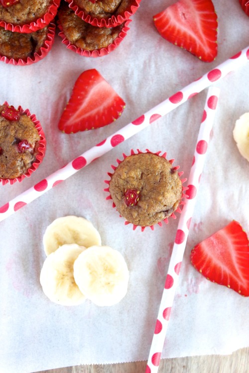 Strawberry and Banana Wholewheat Mini Muffins {Vegan}