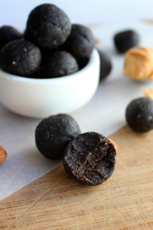 Healthy Dark Chocolate Peanut Butter Fudge Power Bites
