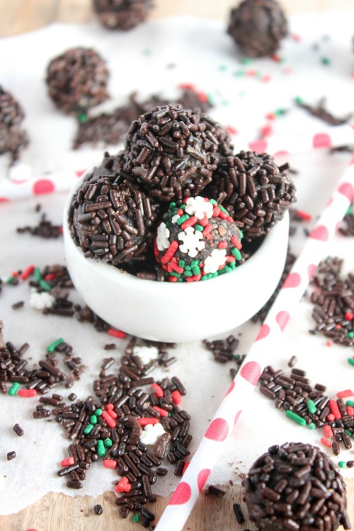 All natural, Clean Eating {Non-Alcoholic} Double Chocolate Rum Balls