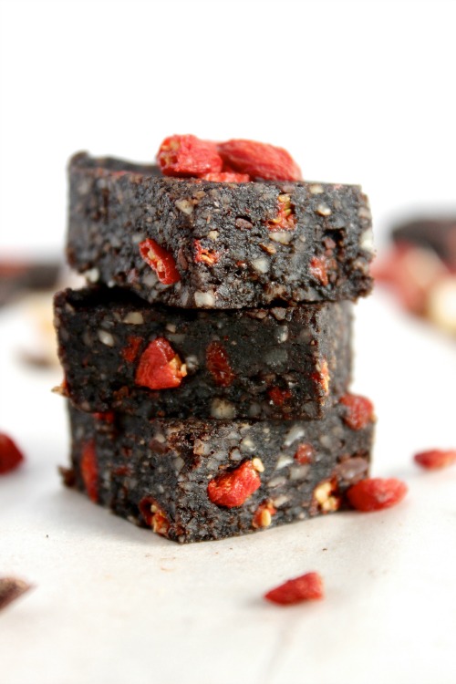 Healthy, No-Bake Berry-nice Brownies  {Vegan & Paleo Friendly}