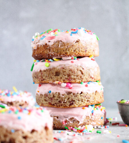 {Baked – Grain Free} Strawberry funfetti donuts